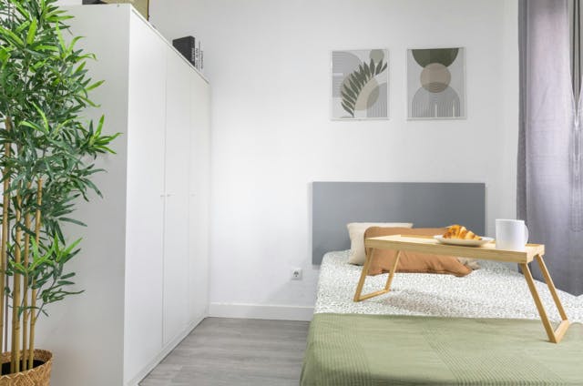 Shared room for rent for €500 per month in Madrid, Camino Viejo de Vicálvaro