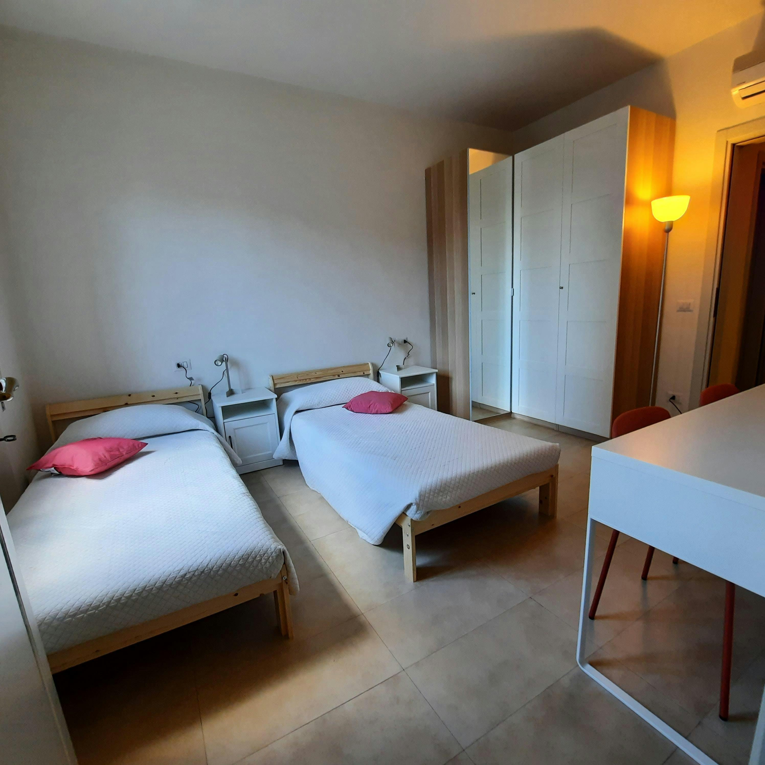 Double room Florence, 1 bed, 13m² — photo 5