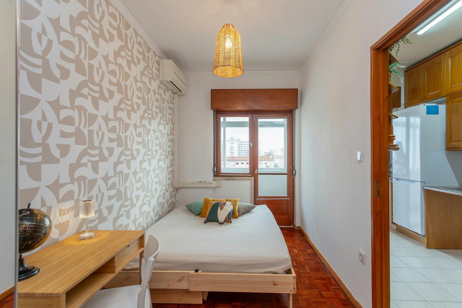 Private room for rent for €555 per month in Lisbon, Avenida do Brasil
