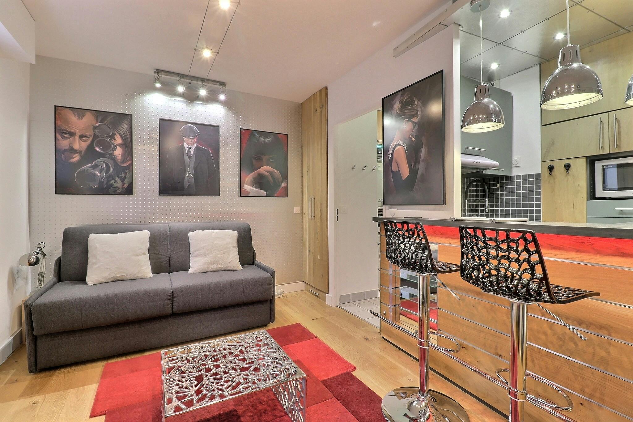 单间公寓 正在以 €1,166 的月租出租，其位于 Paris, Place de l'Escadrille Normandie-Niemen