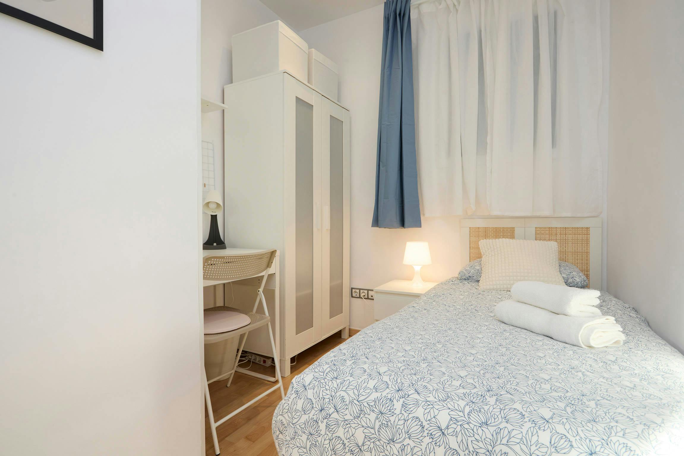 Private room for rent for €600 per month in Barcelona, Carrer de la Torre dels Pardals