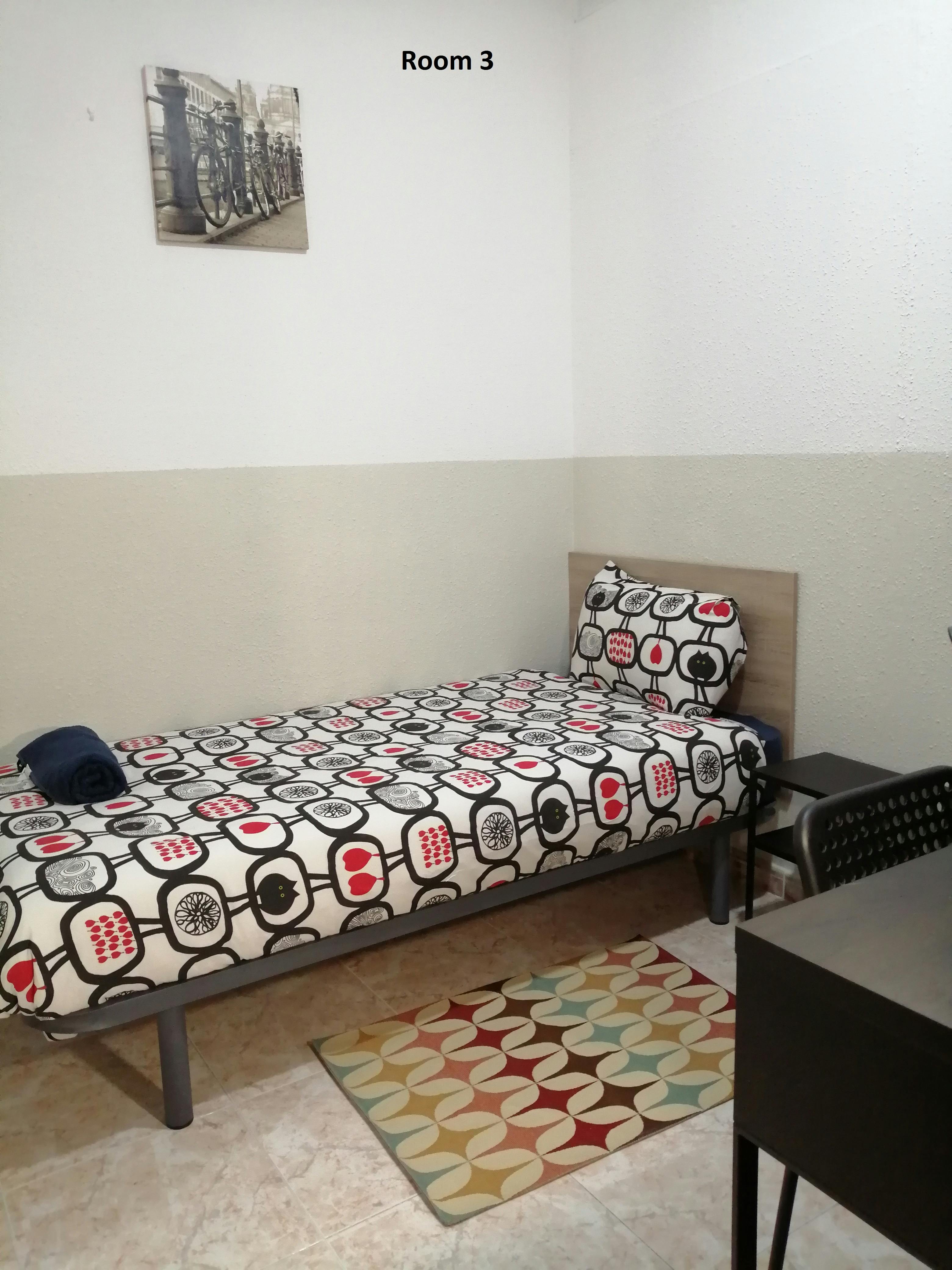 Privé kamer te huur voor € 250 per maand in Barcelona, Carrer de Besalú