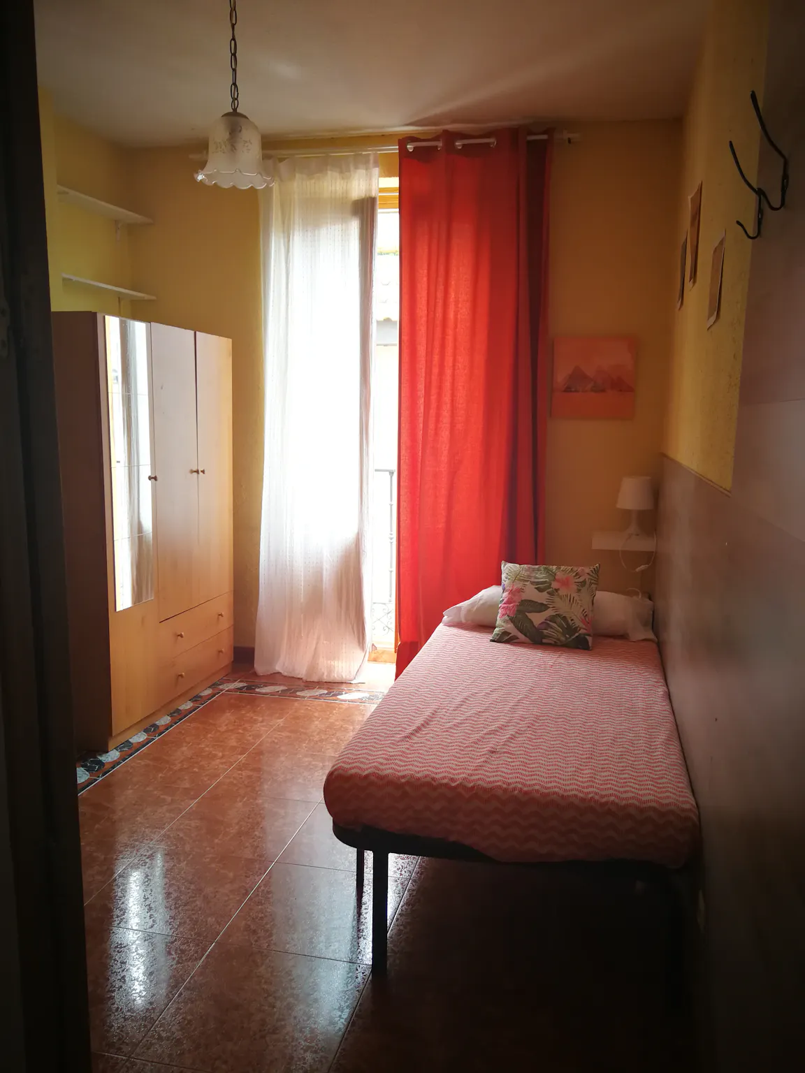 Private room in Calle de Jesús del Valle, Madrid (1577020) ROOM