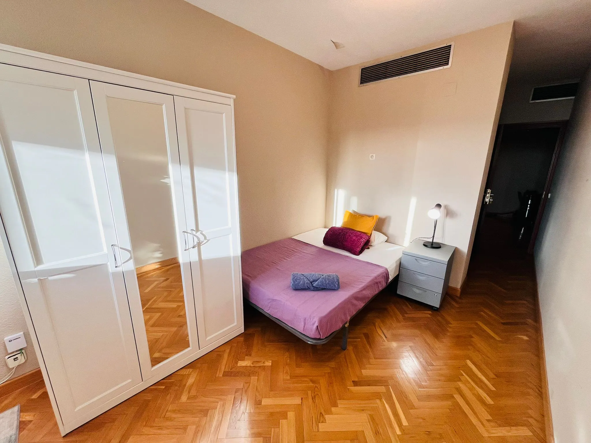 Calle de Jacometrezo, Madrid preview