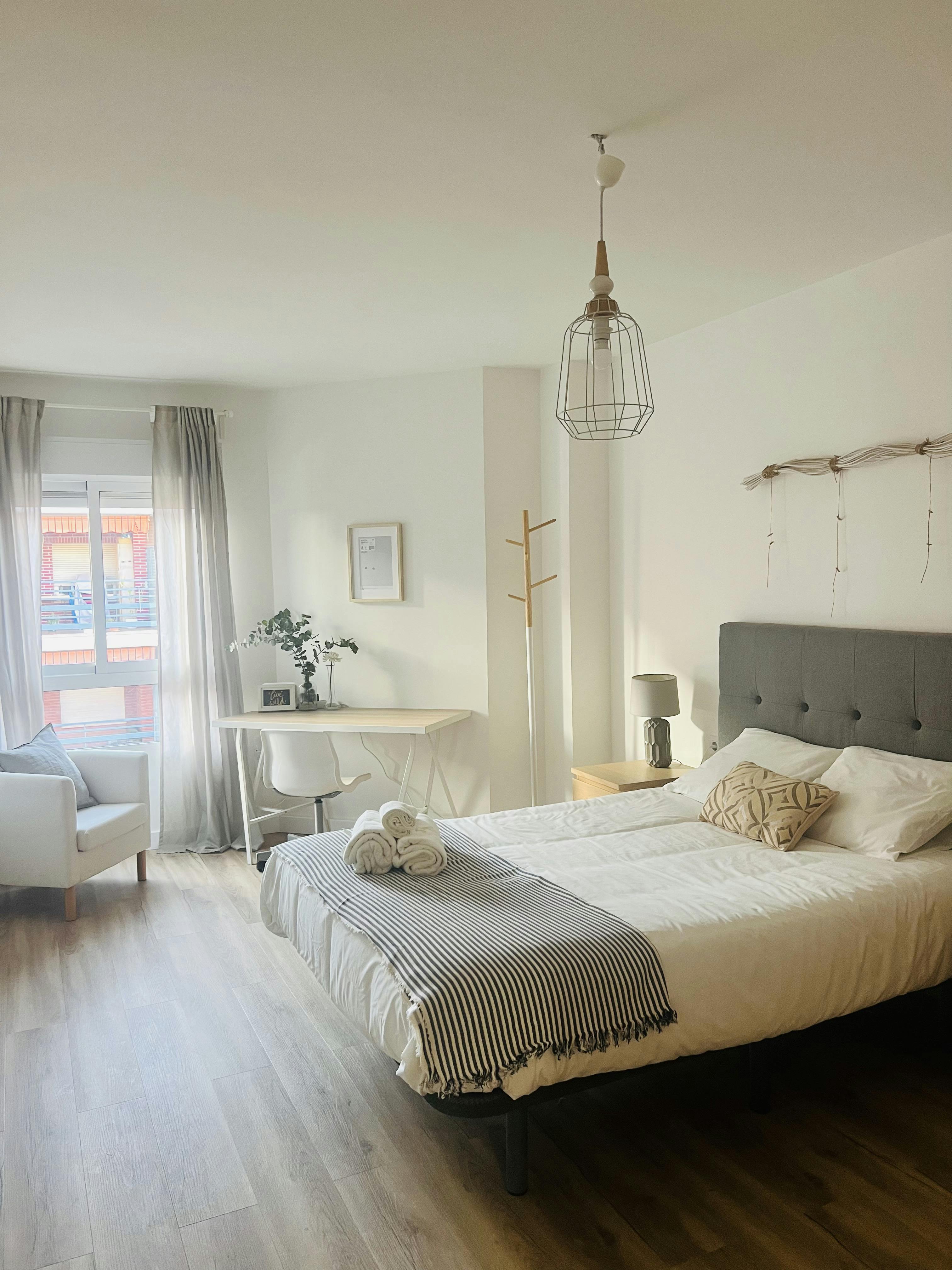 Apartment for rent for €1,900 per month in Valencia, Carrer Totana