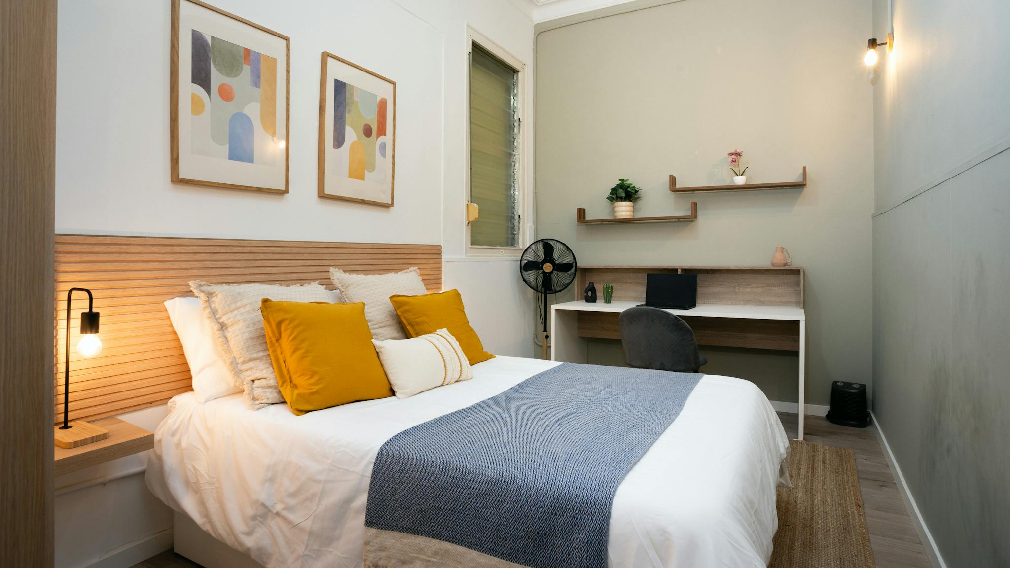 Carrer del Comte d'Urgell, Barcelona preview