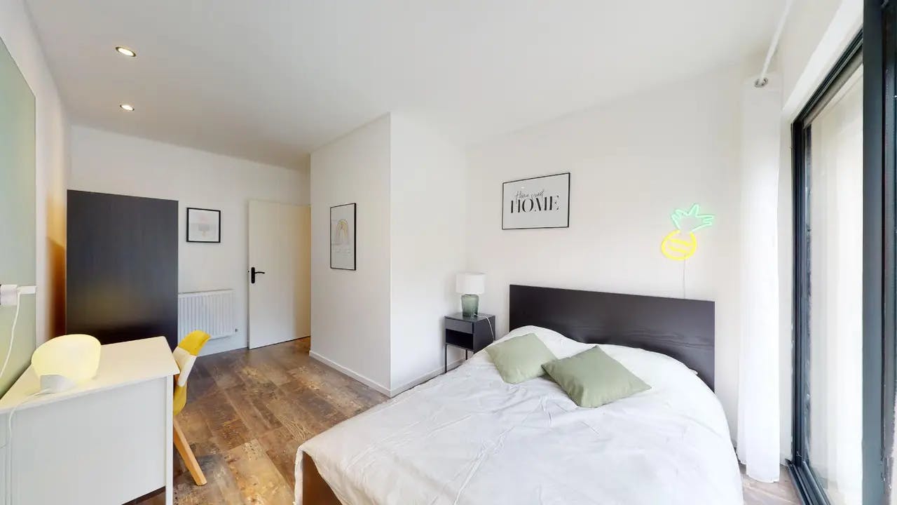 Private room in Rue Rouget de Lisle, Le Petit-Quevilly (1577710) room image 2