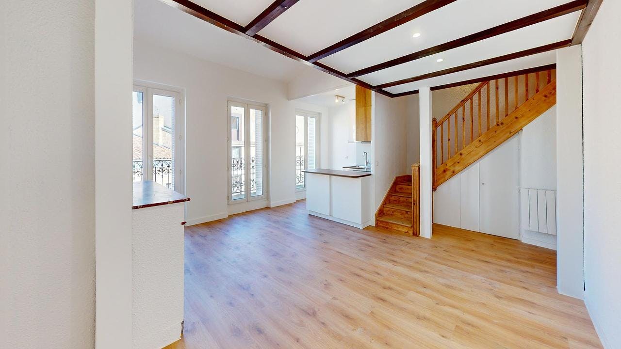 Apartment for rent for €1,074 per month in Bordeaux, Cours d'Alsace et Lorraine