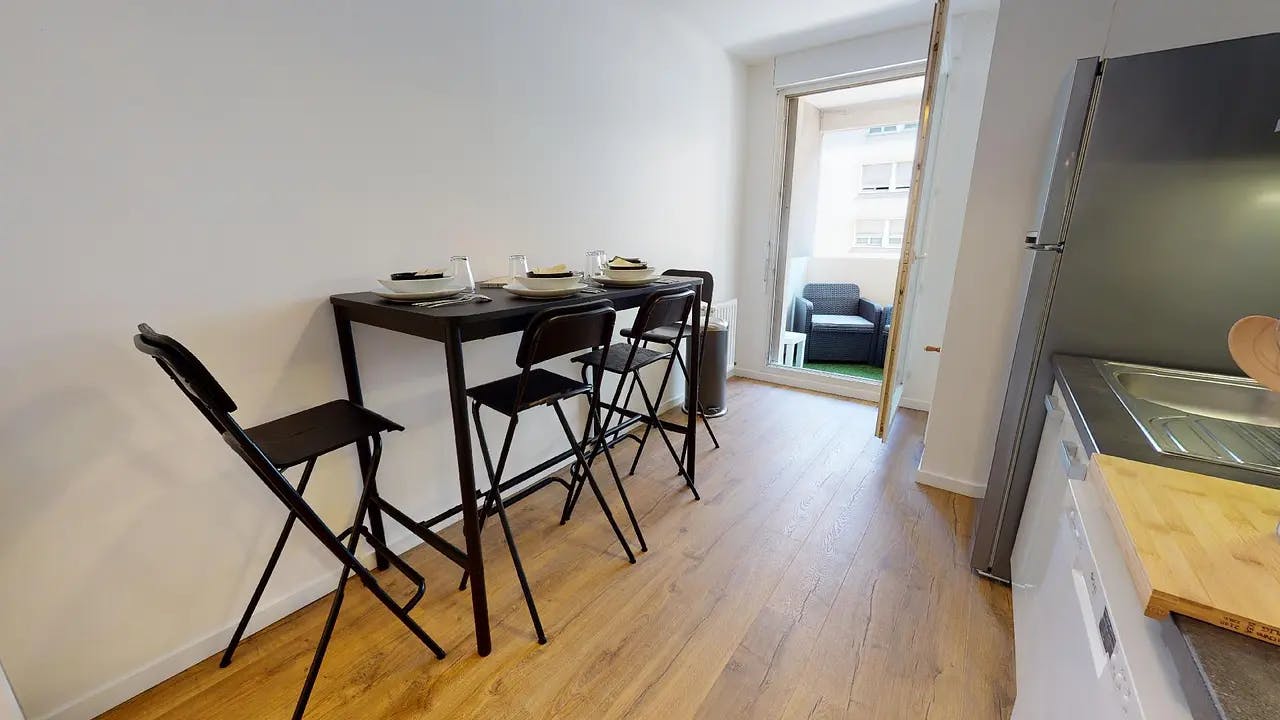 Private room in Cours Émile Zola, Villeurbanne (1577922) room image 7