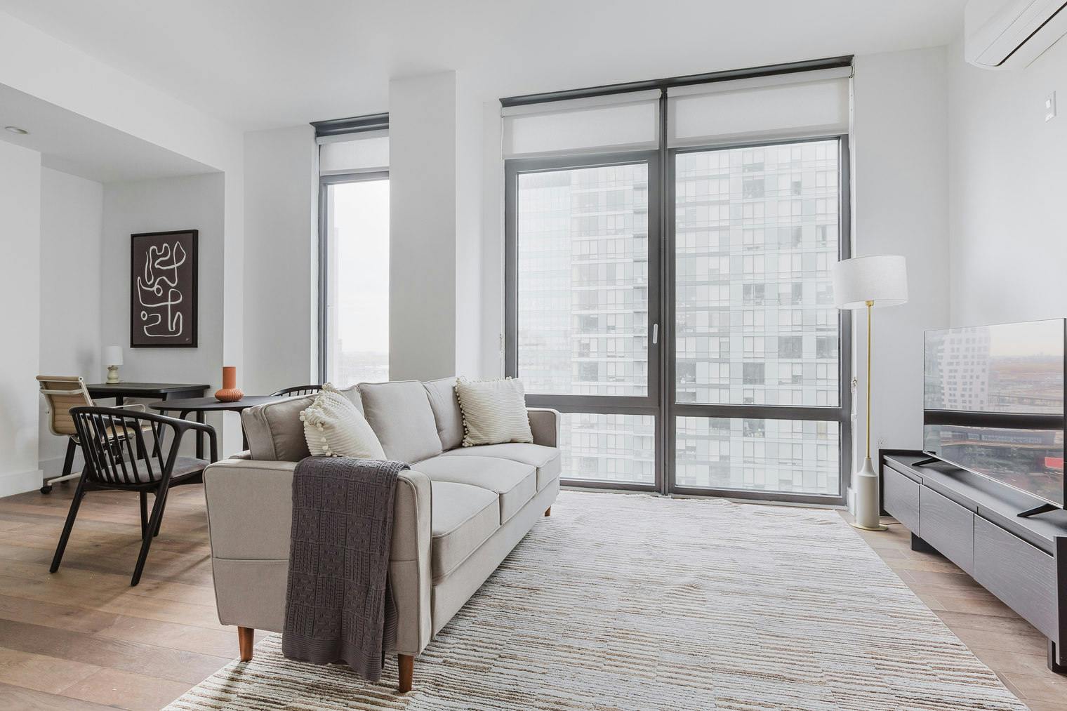 Appartement te huur voor $5,064 per maand in Queens County, 27th Street