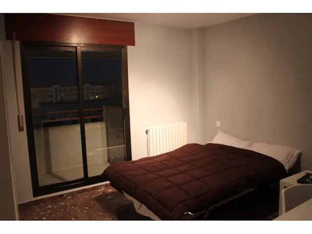 Private room in Calle María Espinosa, Zaragoza (1578389) room image 2