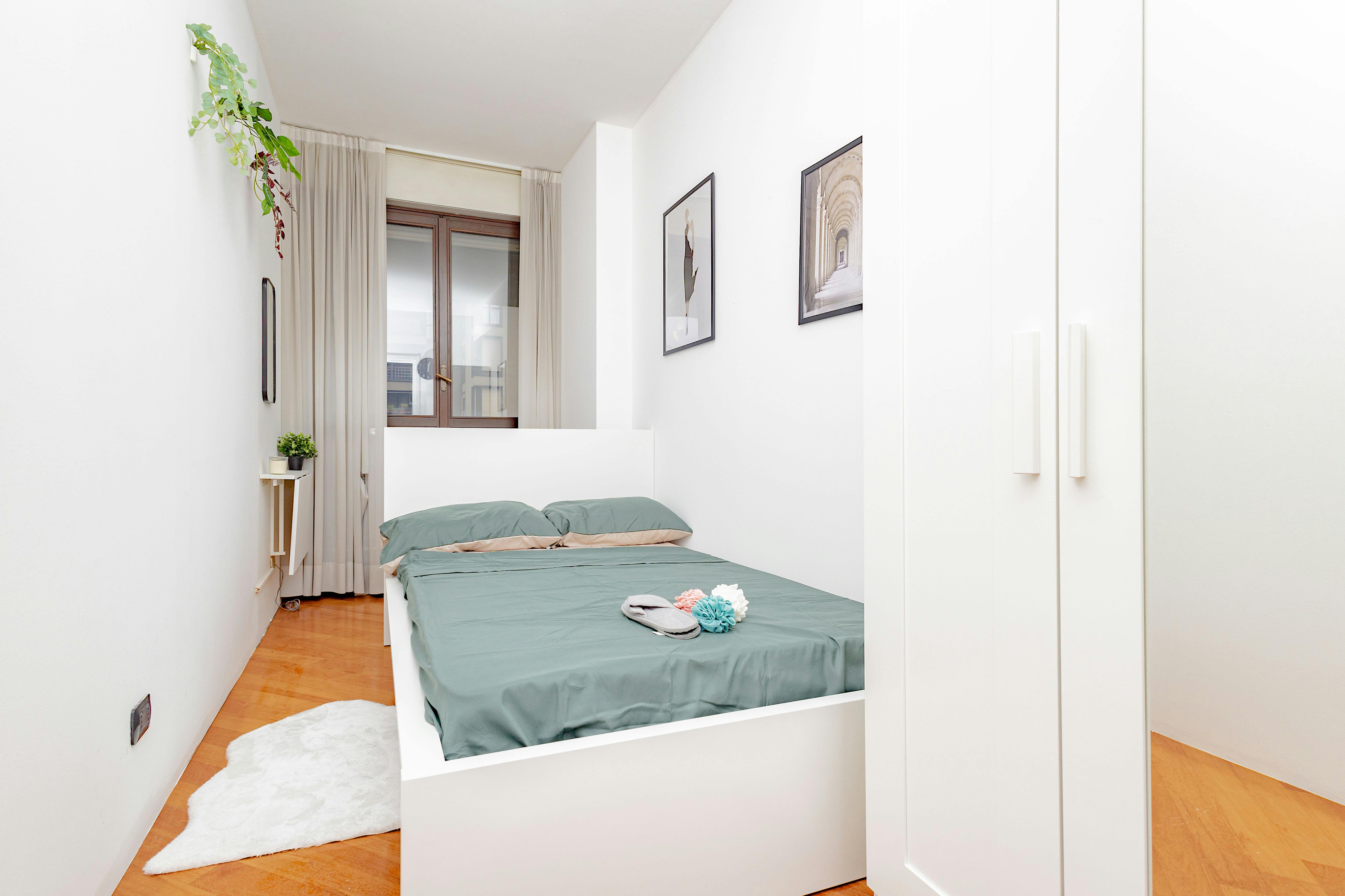 Via Francesco Caracciolo, Milan