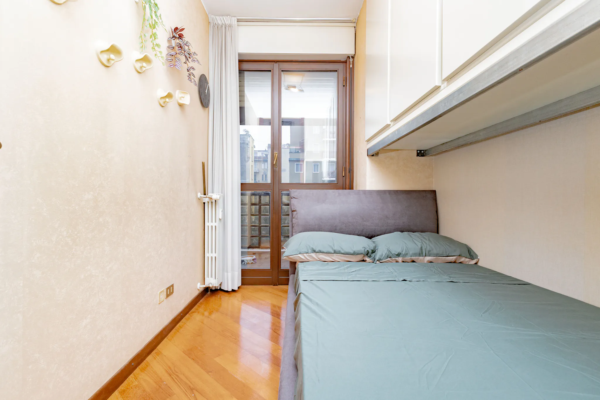 Via Francesco Caracciolo, Milan preview