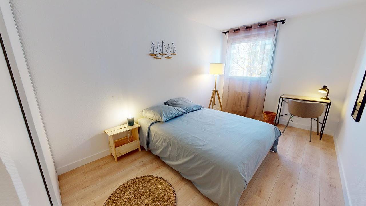Apartment Bordeaux, 1 bed, 12m² — photo 1