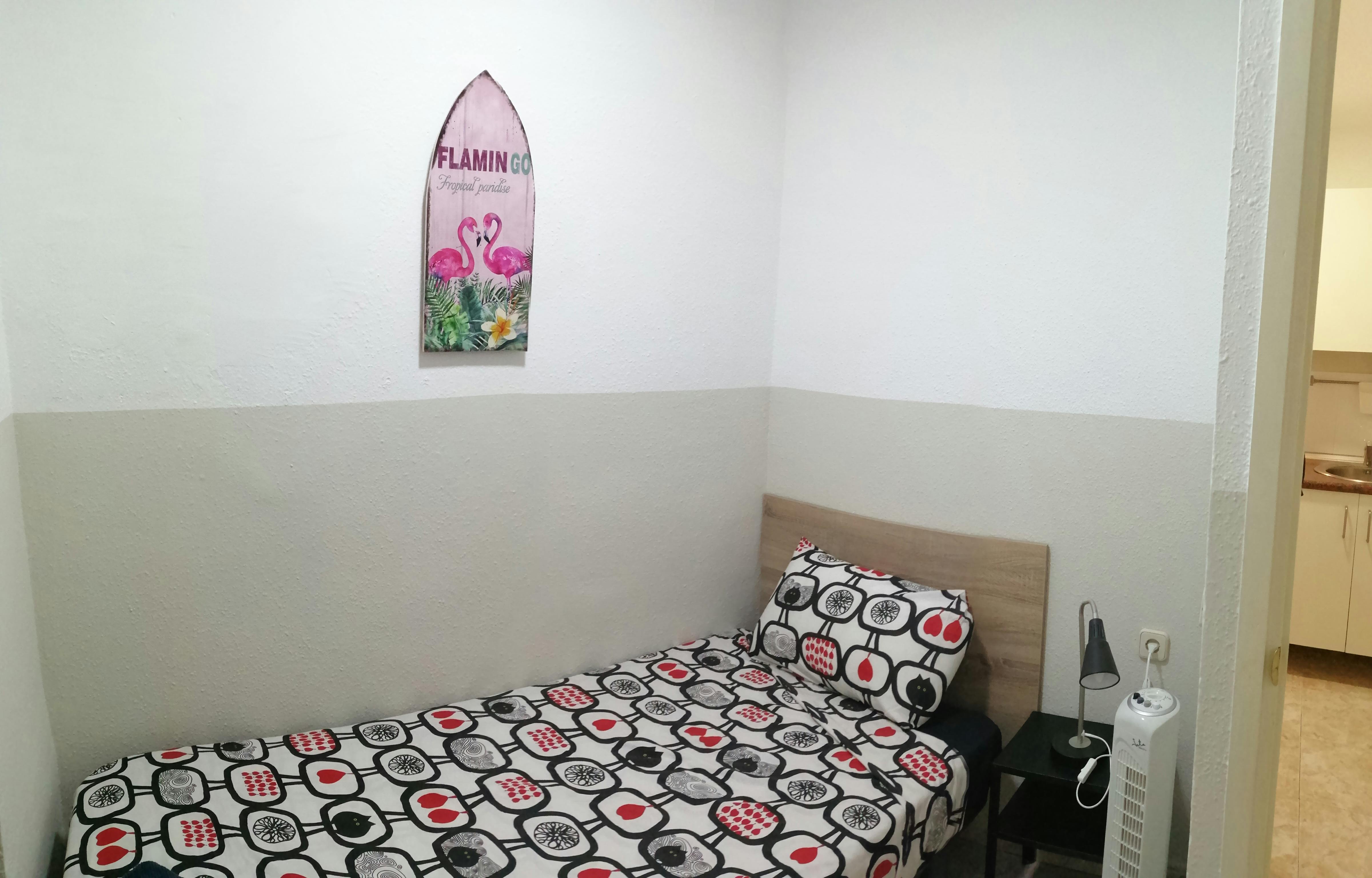 Private room for rent for €250 per month in Barcelona, Carrer de Corretger
