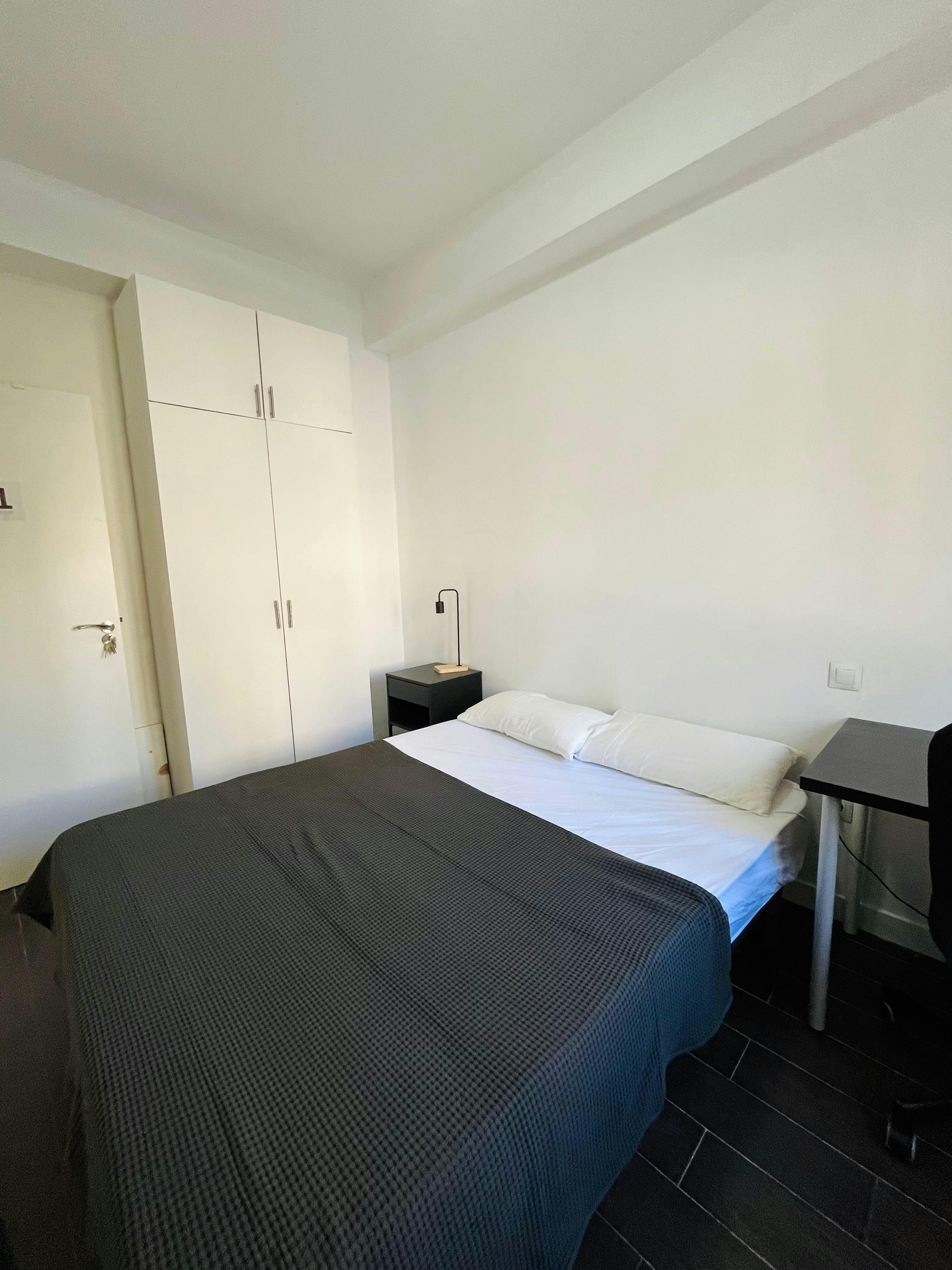 Private room for rent for €850 per month in Madrid, Calle de Maudes