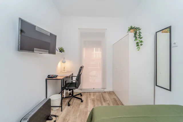 Private room in Calle Democracia, Valladolid (1578828) room image 2