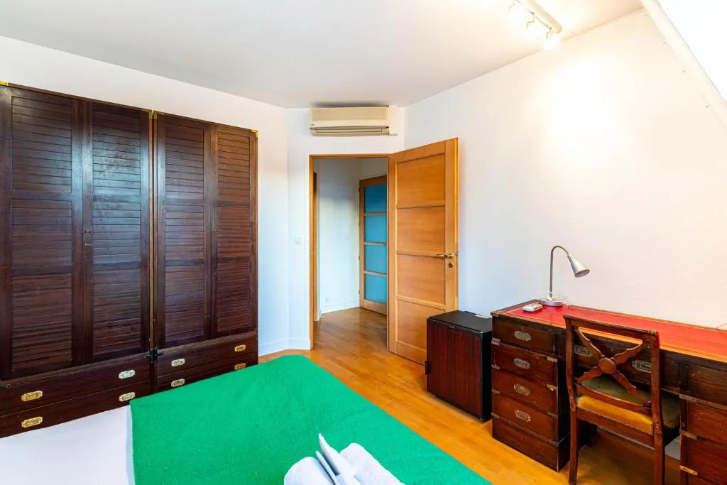 3-Bedroom Apartment in Rue de Ponthieu, Paris (1578848) ROOM 1