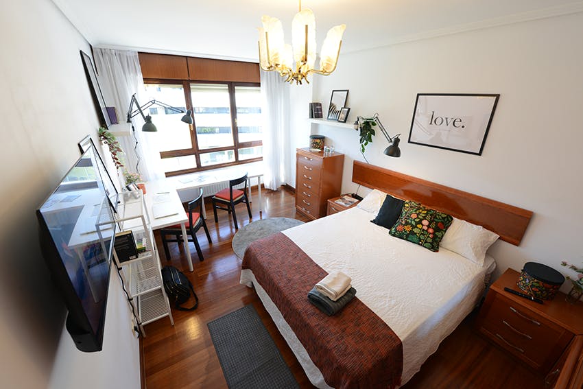 Cameră privată de închiriat pentru 575 EUR pe lună în Bilbo, San Joaquin Kalea