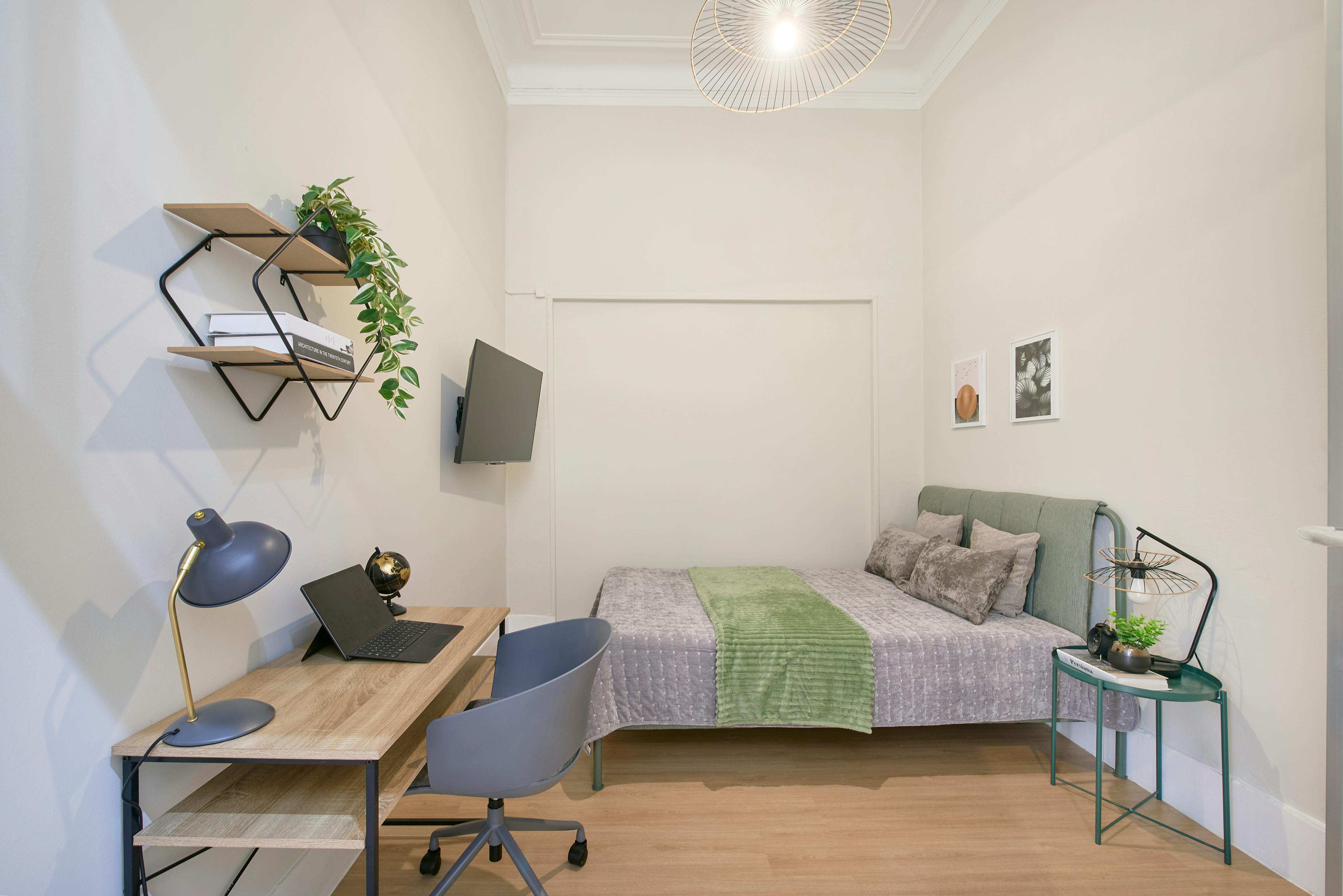 Private room for rent for €425 per month in Lisbon, Largo Vitorino Damásio