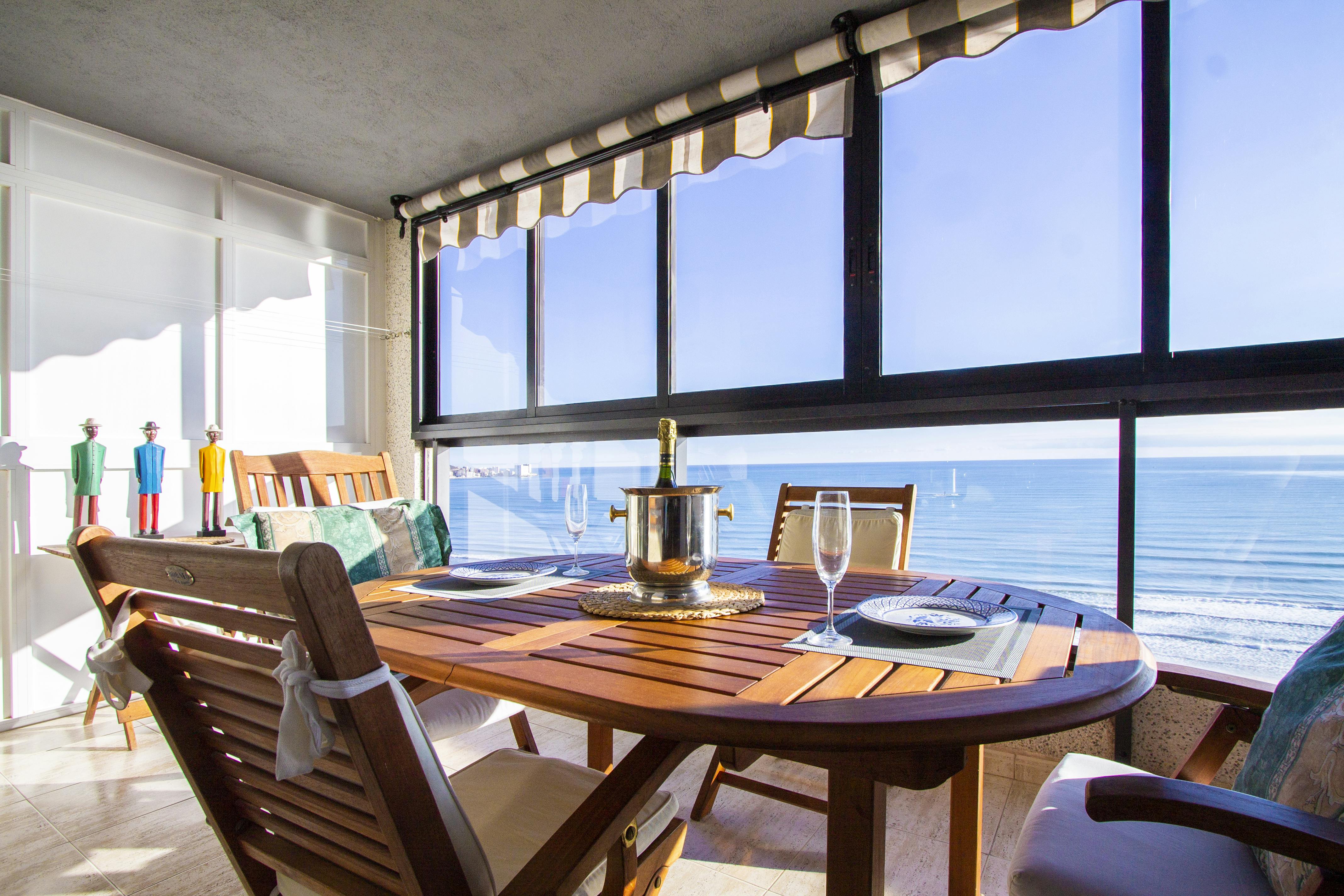 Apartment for rent for €1,350 per month in Cullera, Avinguda Enrique Chulio Piris