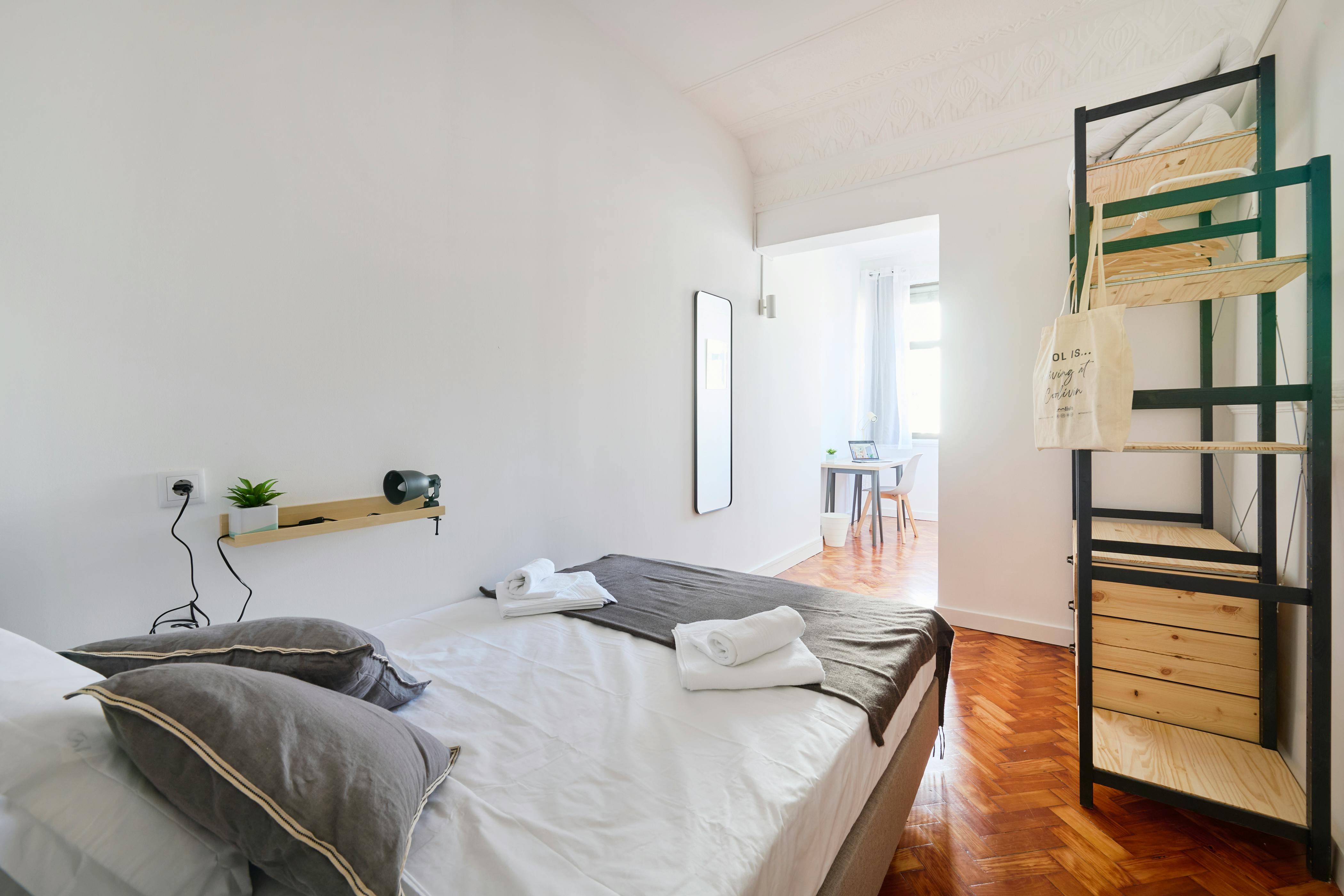 Private room for rent for €820 per month in Lisbon, Avenida Álvares Cabral
