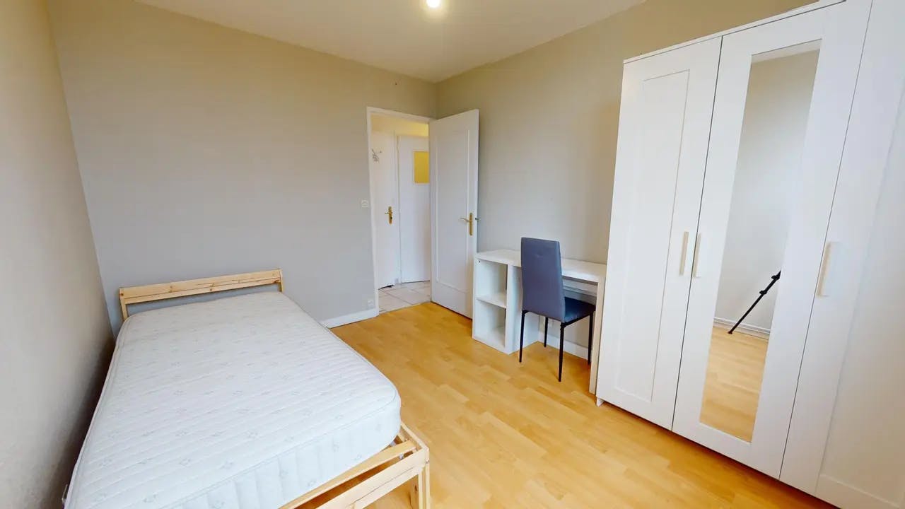 Отдельная комната сдается в аренду за 360 € в месяц в Saint-Fons, Rue Parmentier