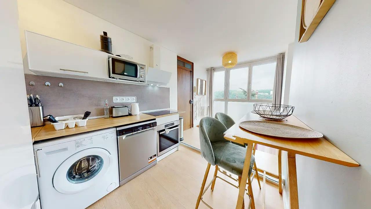 Private room for rent on Rue de Saint-Cyr, Lyon - More