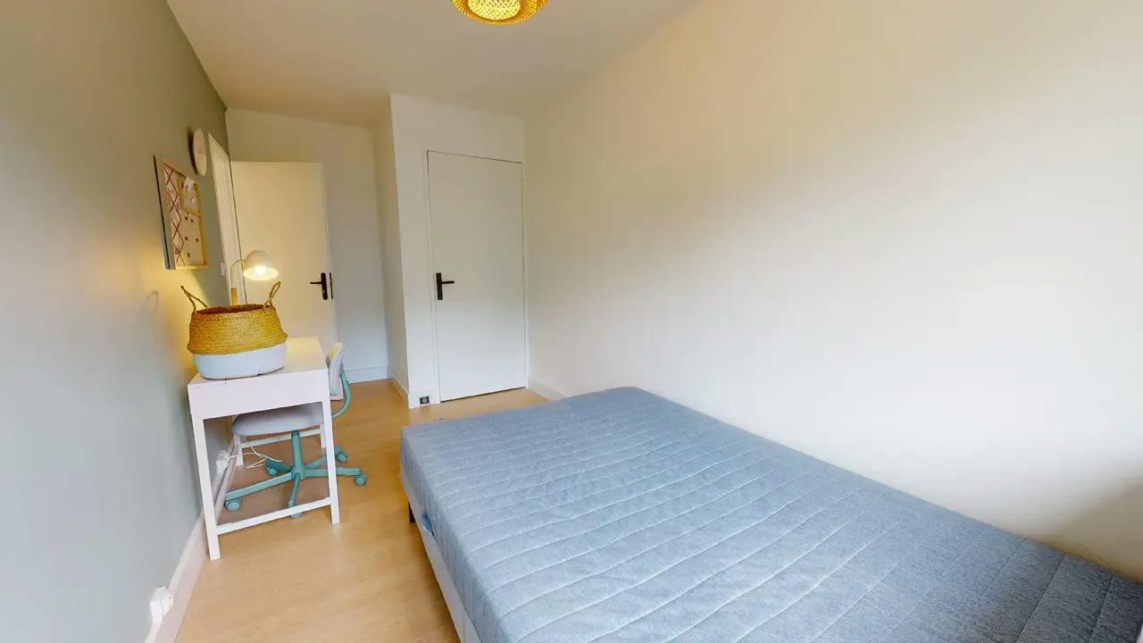 Private room in Rue de Saint-Cyr, Lyon (1579369) room image 2