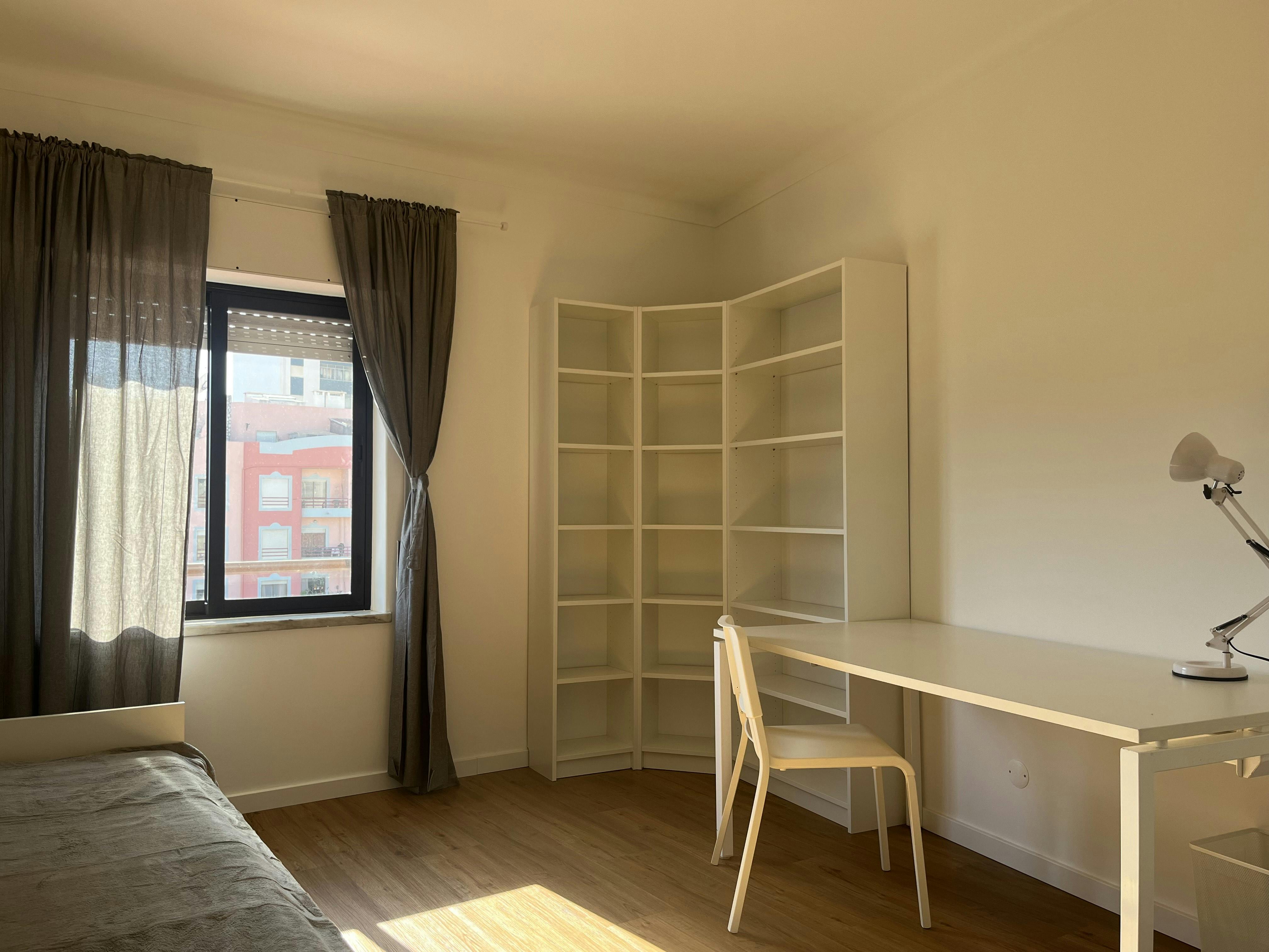 Private room for rent for €480 per month in Setúbal, Rua Jacob Azambuja