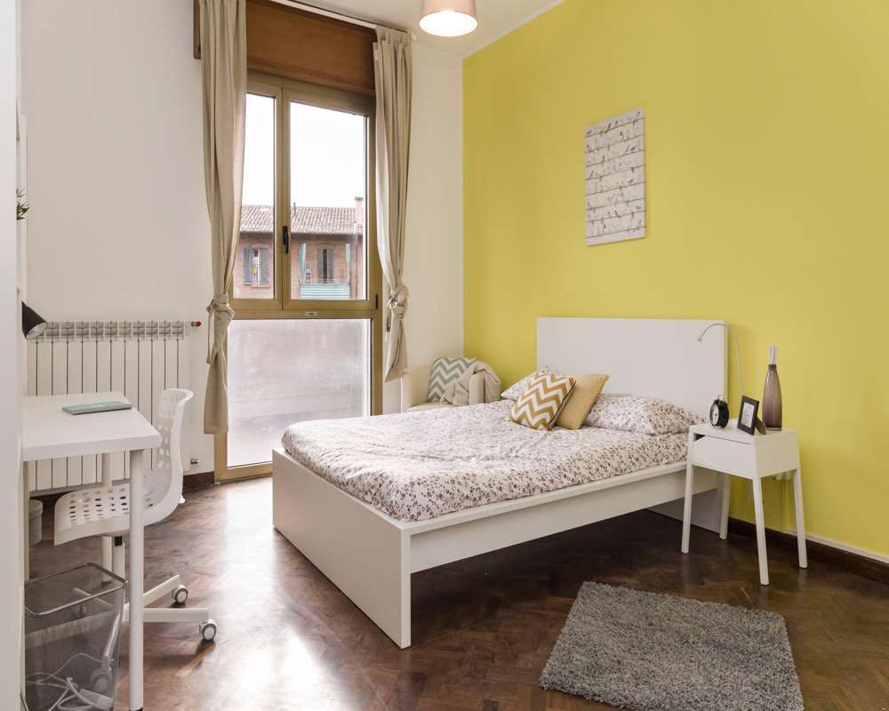 Private room for rent for €700 per month in Bologna, Viale Giovanni Vicini