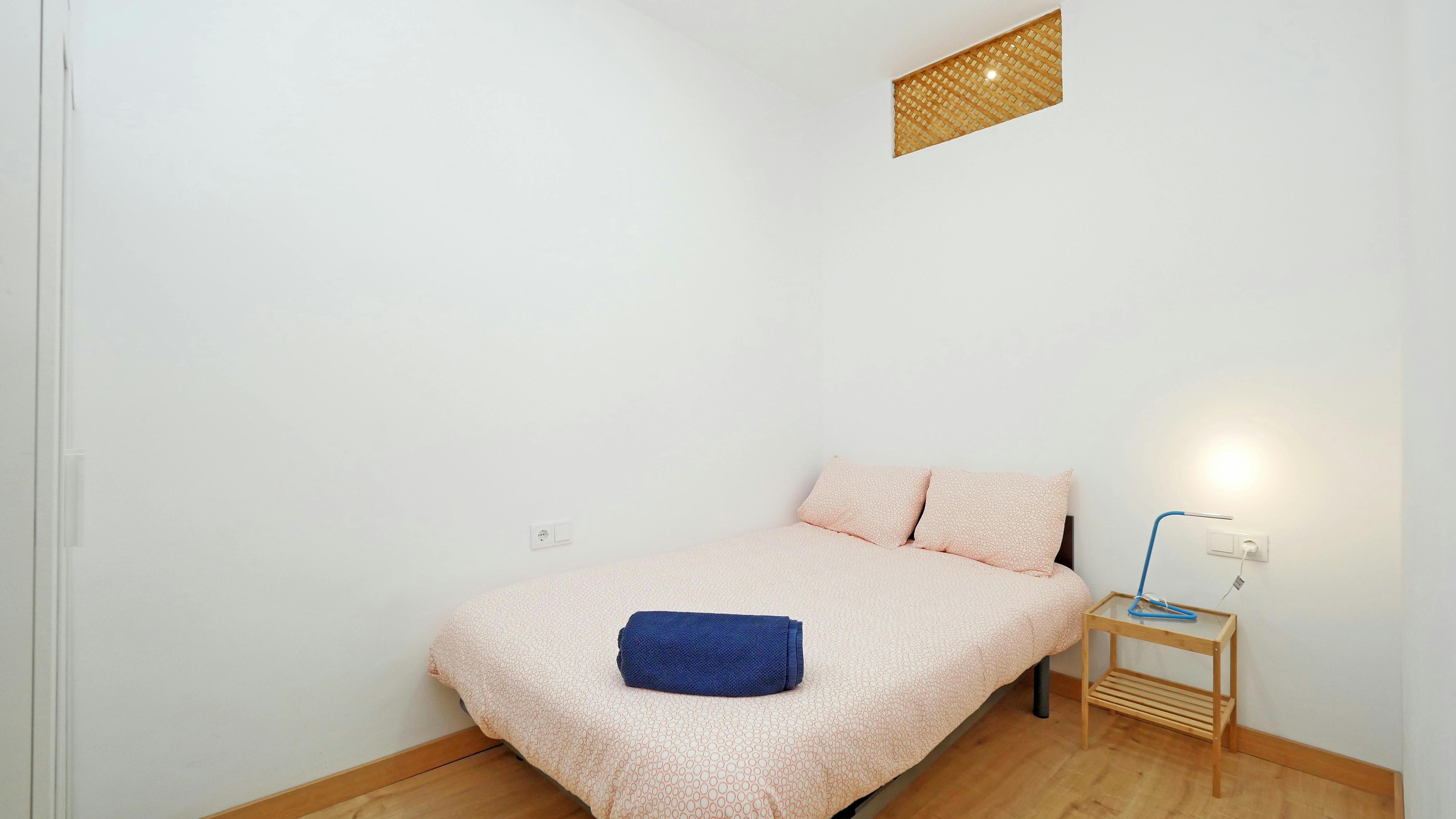 Private room for rent for €390 per month in Barcelona, Carrer de Ferlandina