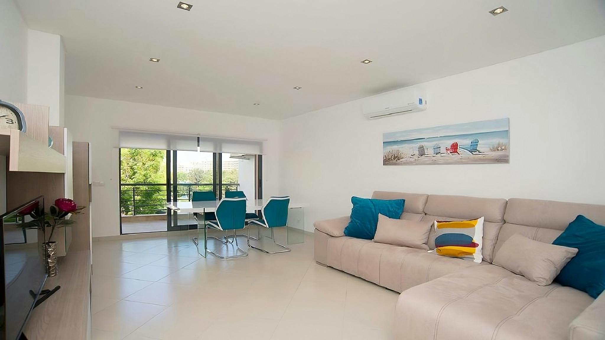 Apartment for rent for €9,999 per month in Albufeira, Beco Miguel Torga