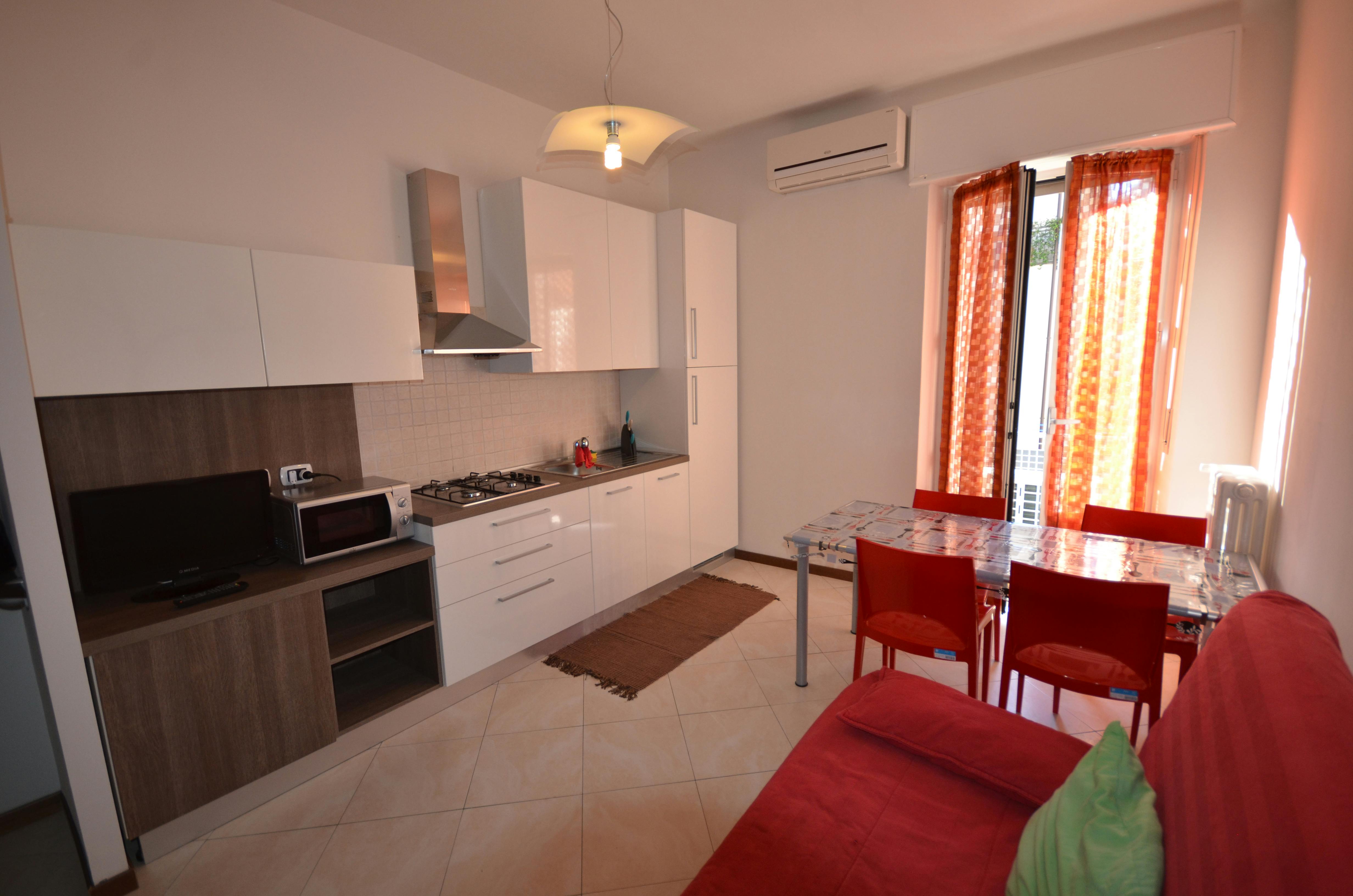 Studio te huur voor € 1.100 per maand in Milan, Via Emilio Faà Di Bruno