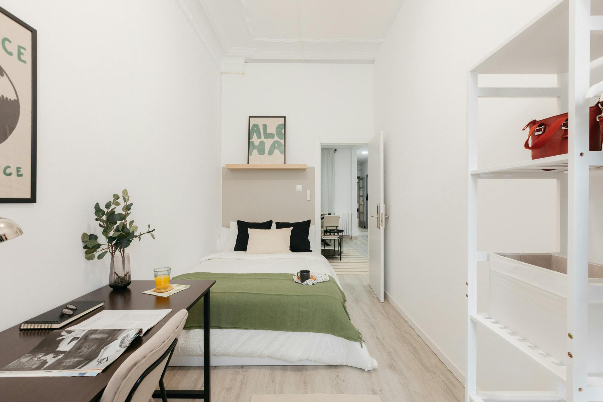 Apartment Valencia, 1 bed, 10m² — photo 2