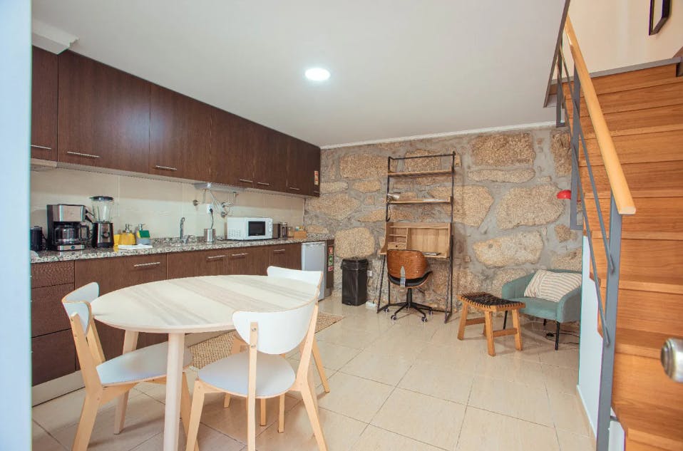 Apartment for rent for €1,000 per month in Porto, Rua de São Victor