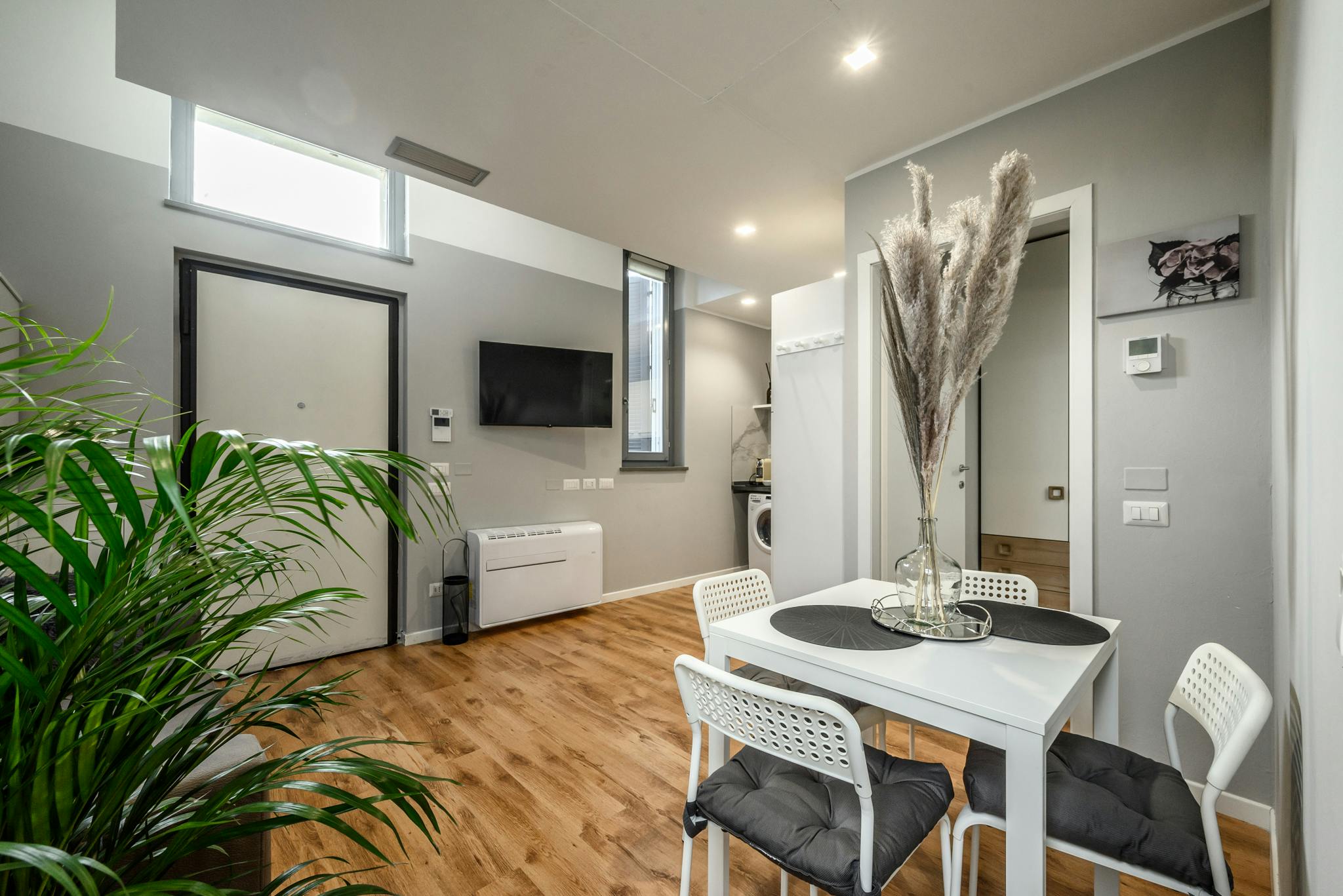 Apartment for rent for €1,300 per month in Milan, Via Egidio Folli