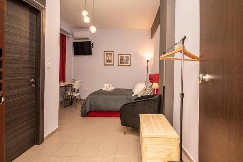 Studio for rent for €1,000 per month in Athens, Thiseos