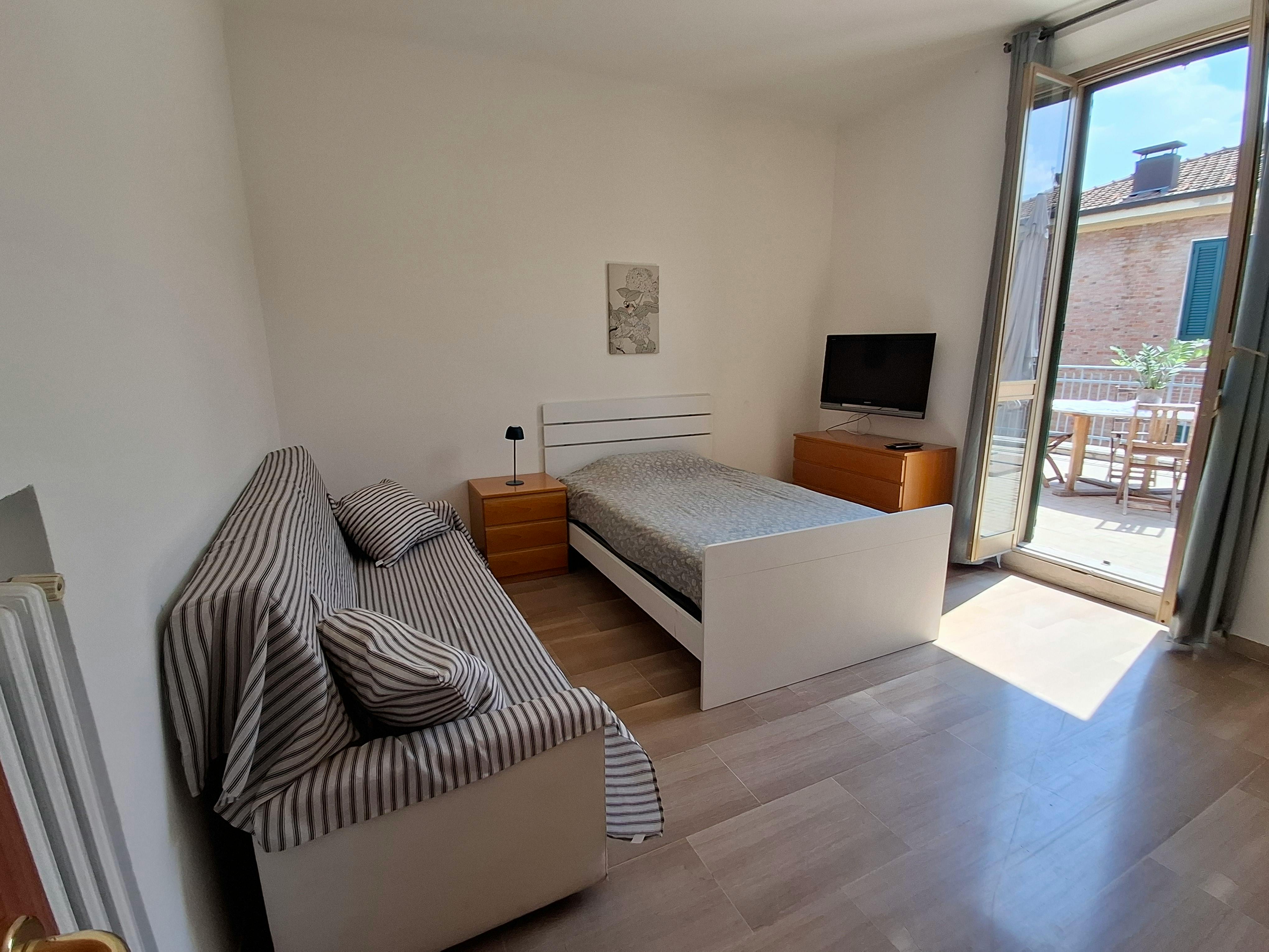 2-Bedroom Apartment in Via Antonio Zannoni, Bologna (1580620) ROOM 1