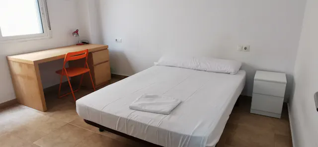 Private room in Calle Valencia, Alicante (1580745) room image 1