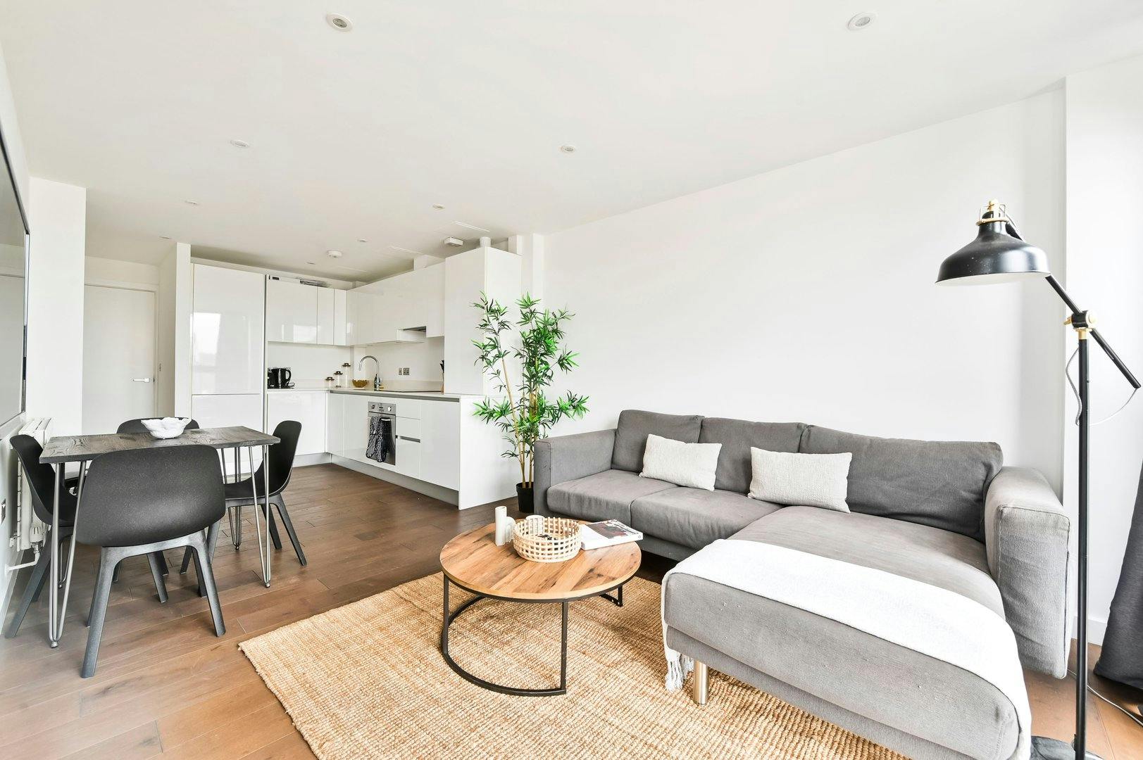 Apartment for rent for £3,400 per month in London, Colin Road