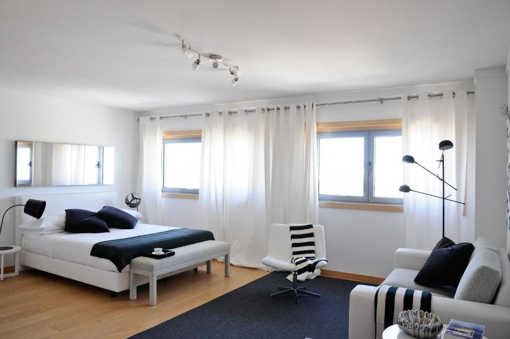 Studio for rent for €4,284 per month in Lisbon, Avenida Dom João II