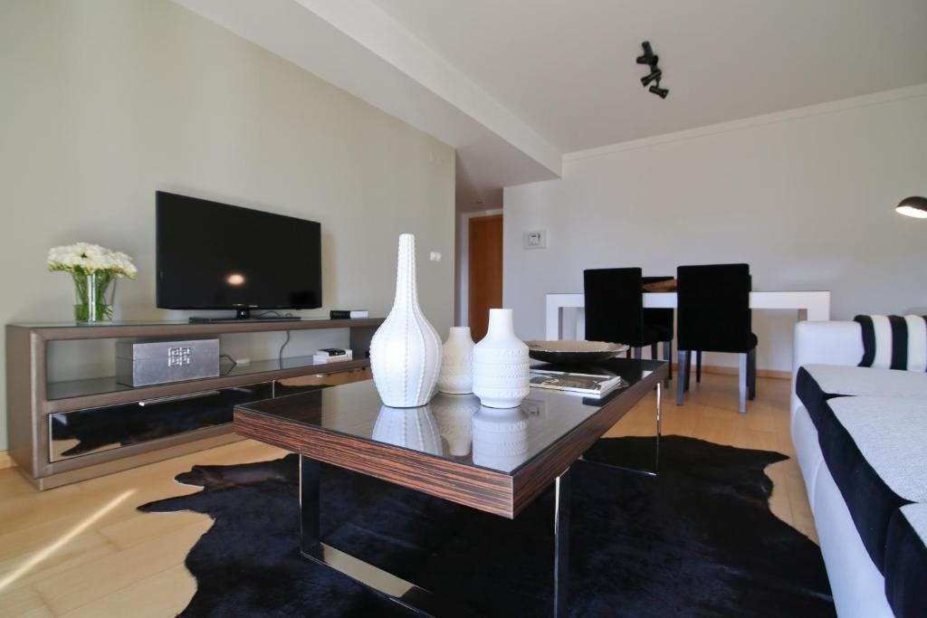 Apartment for rent for €4,284 per month in Lisbon, Avenida Dom João II