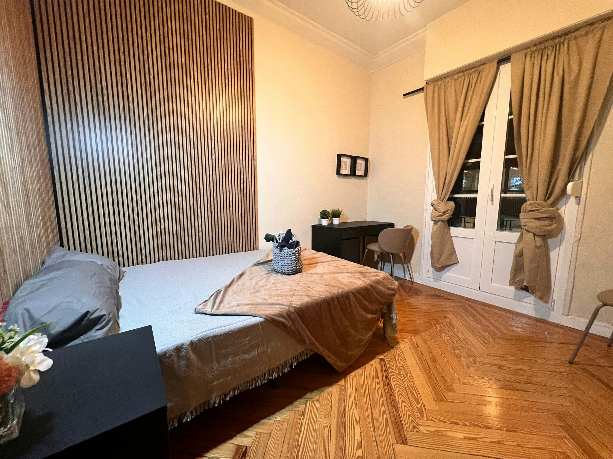 Calle de Menorca, Madrid preview