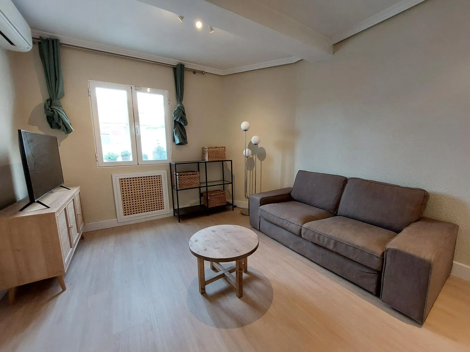 2-Bedroom Apartment in Calle de Ramiro II, Madrid (1581078) ROOM 1