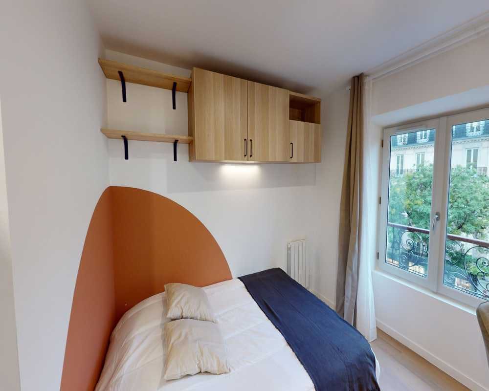 Private room for rent for €1,175 per month in Paris, Boulevard Poissonnière