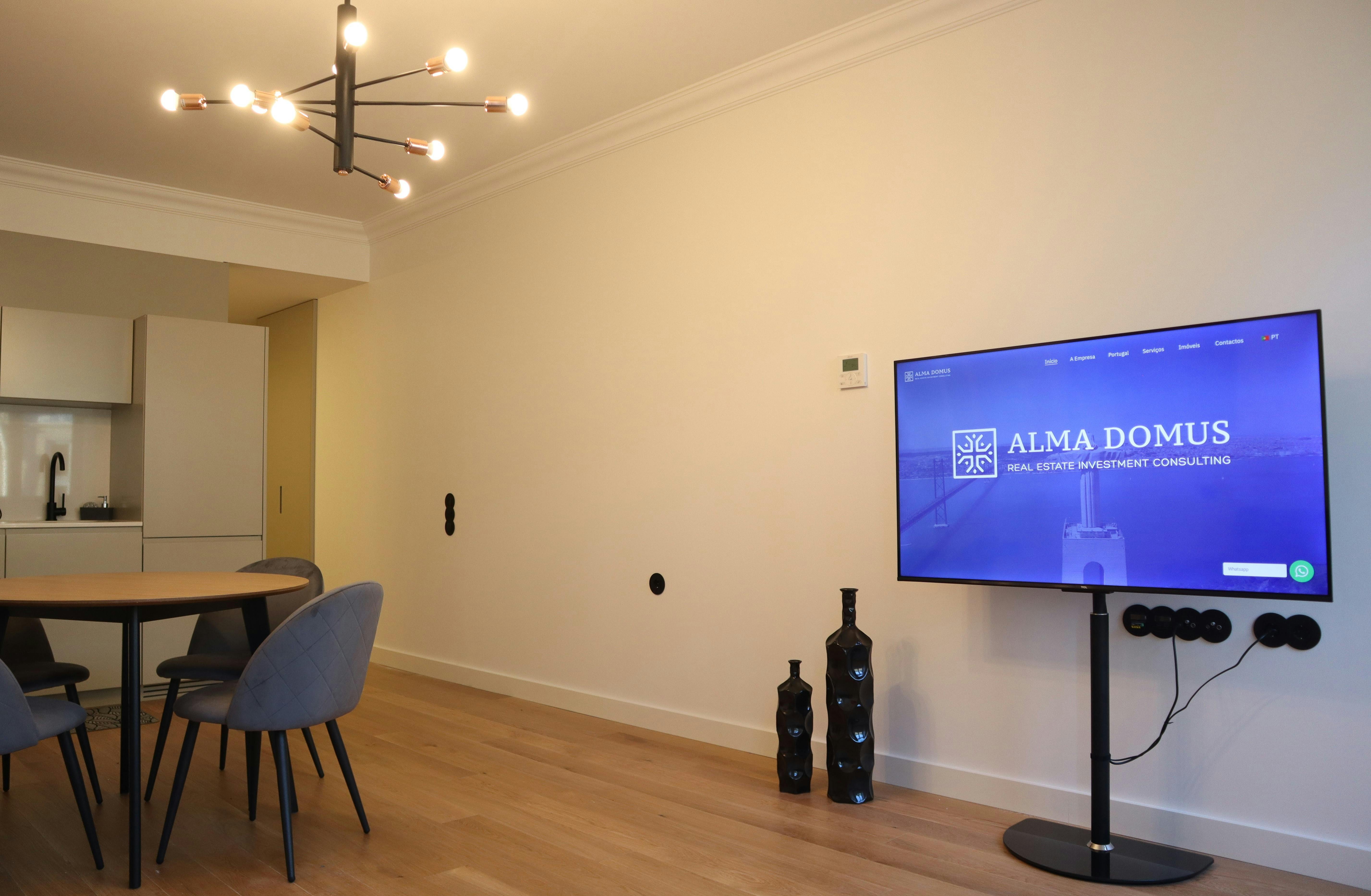 Rua Fernandes Tomás, Porto preview