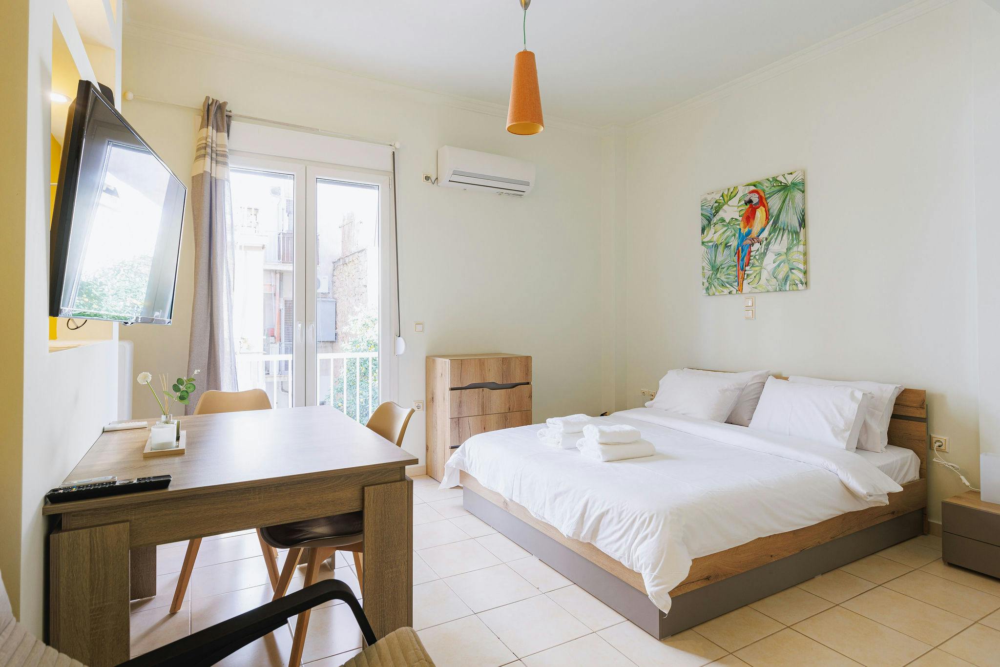 Studio for rent for €800 per month in Athens, Trikoupi Charilaou