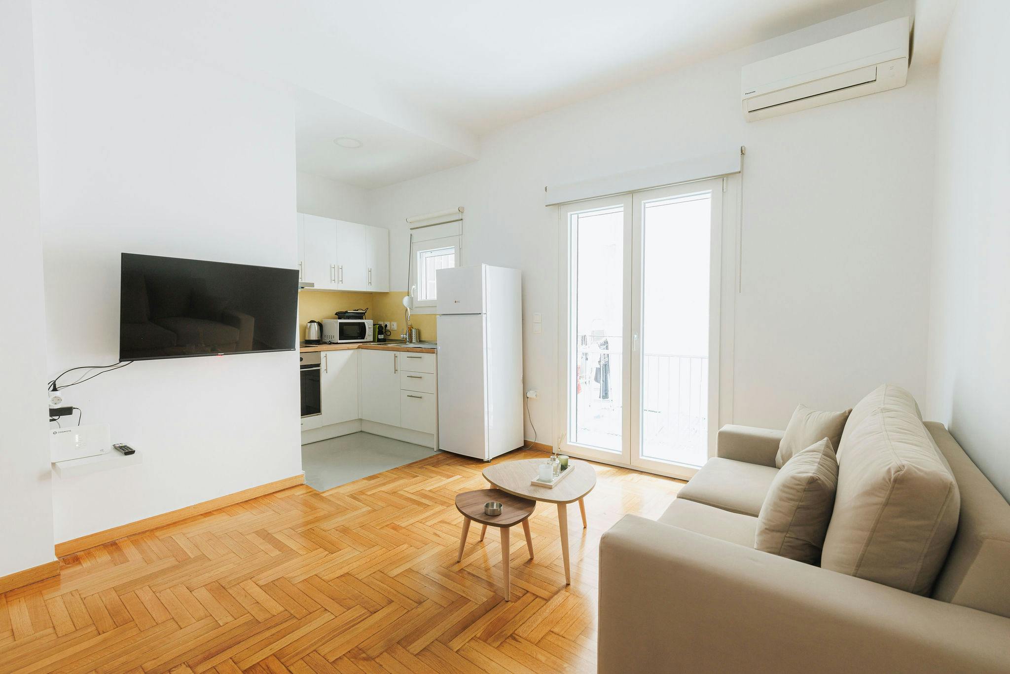 Studio for rent for €800 per month in Athens, Kodrigktonos