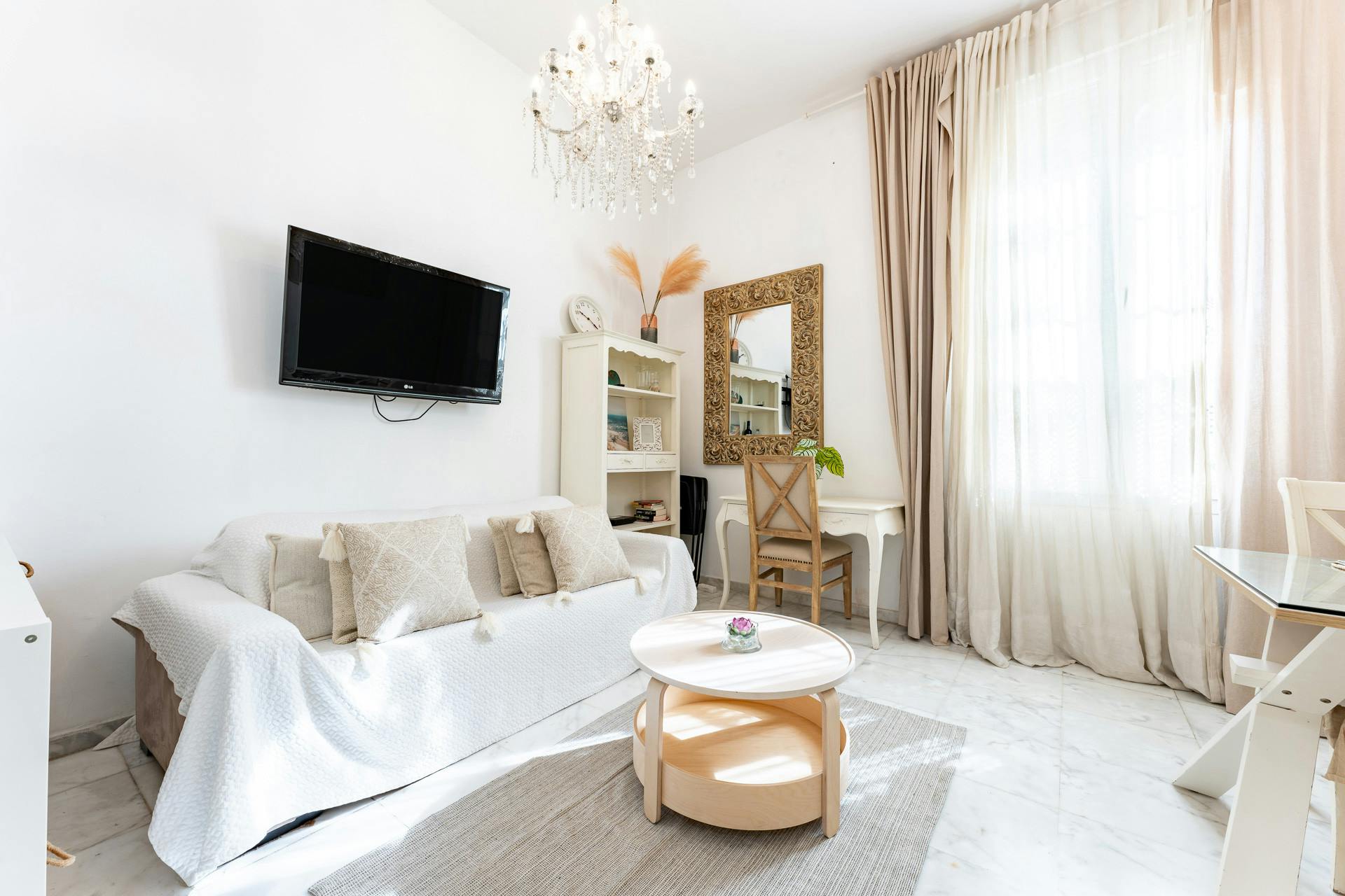 Apartment for rent for €1,300 per month in Málaga, Plaza de Doña Trinidad